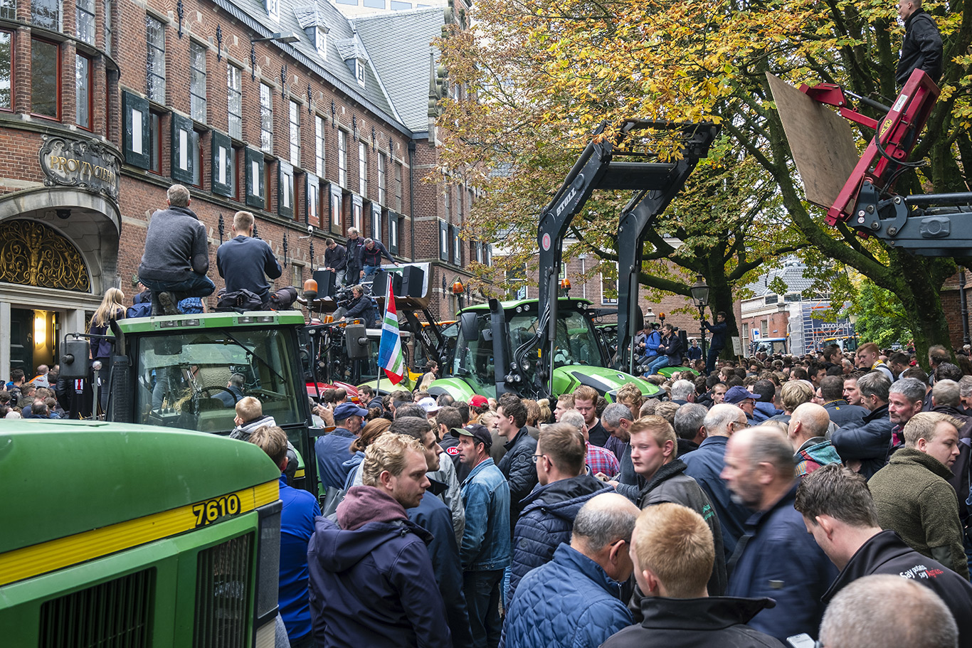 Boerenprotest - Op maandag 14 Oktober 2019 trokken honderden boeren met hun trekkers naar het provinciehuis in het centrum van de stad Groningen